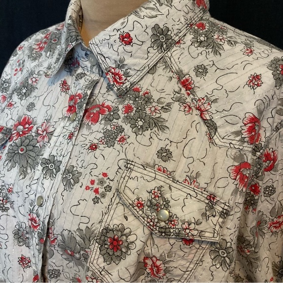 Back in the Saddle Western Pearl Snap Shirt in Red & Grey Floral & Silver Thread - Picture 4 of 12